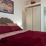 Vatican's Lion Apartament Rzym